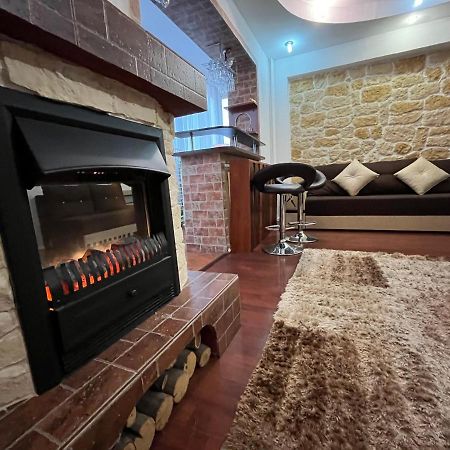 Modern Oasis With A Cozy Fireplace Your Stylish Apartment Minutes From Downtown Bucureşti Ngoại thất bức ảnh