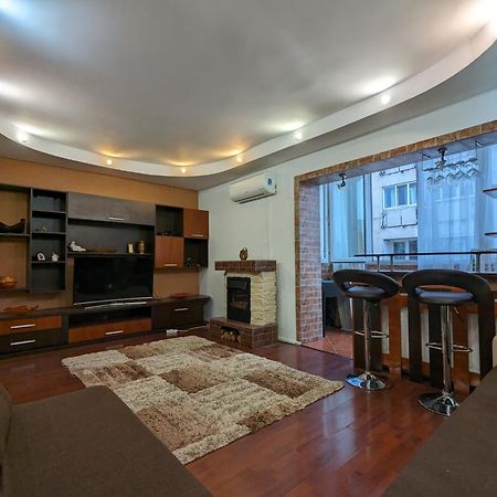Modern Oasis With A Cozy Fireplace Your Stylish Apartment Minutes From Downtown Bucureşti Ngoại thất bức ảnh