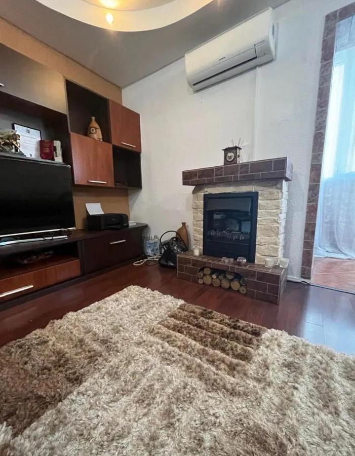 Modern Oasis With A Cozy Fireplace Your Stylish Apartment Minutes From Downtown Bucureşti Ngoại thất bức ảnh