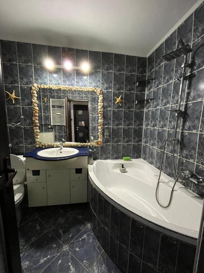 Modern Oasis With A Cozy Fireplace Your Stylish Apartment Minutes From Downtown Bucureşti Ngoại thất bức ảnh