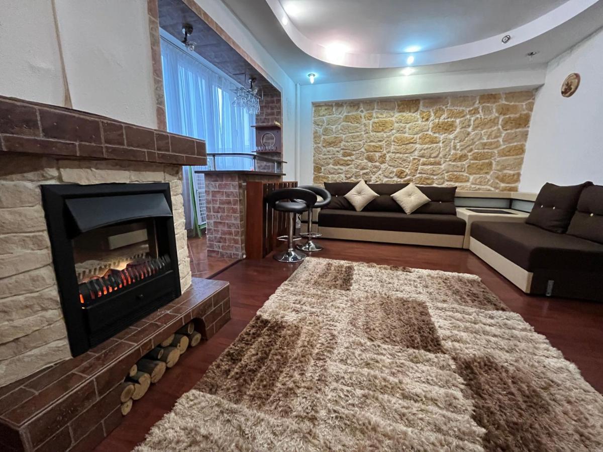 Modern Oasis With A Cozy Fireplace Your Stylish Apartment Minutes From Downtown Bucureşti Ngoại thất bức ảnh