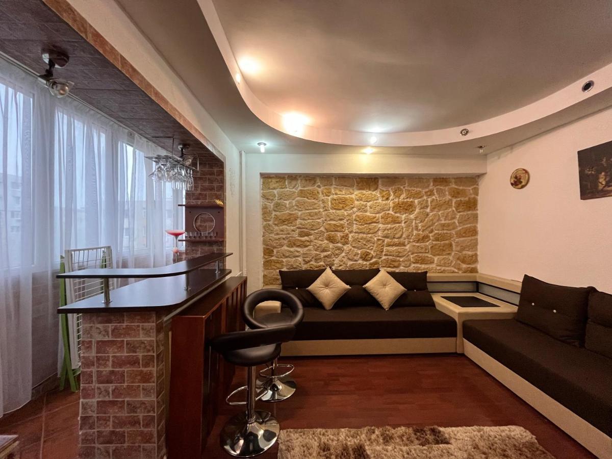 Modern Oasis With A Cozy Fireplace Your Stylish Apartment Minutes From Downtown Bucureşti Ngoại thất bức ảnh