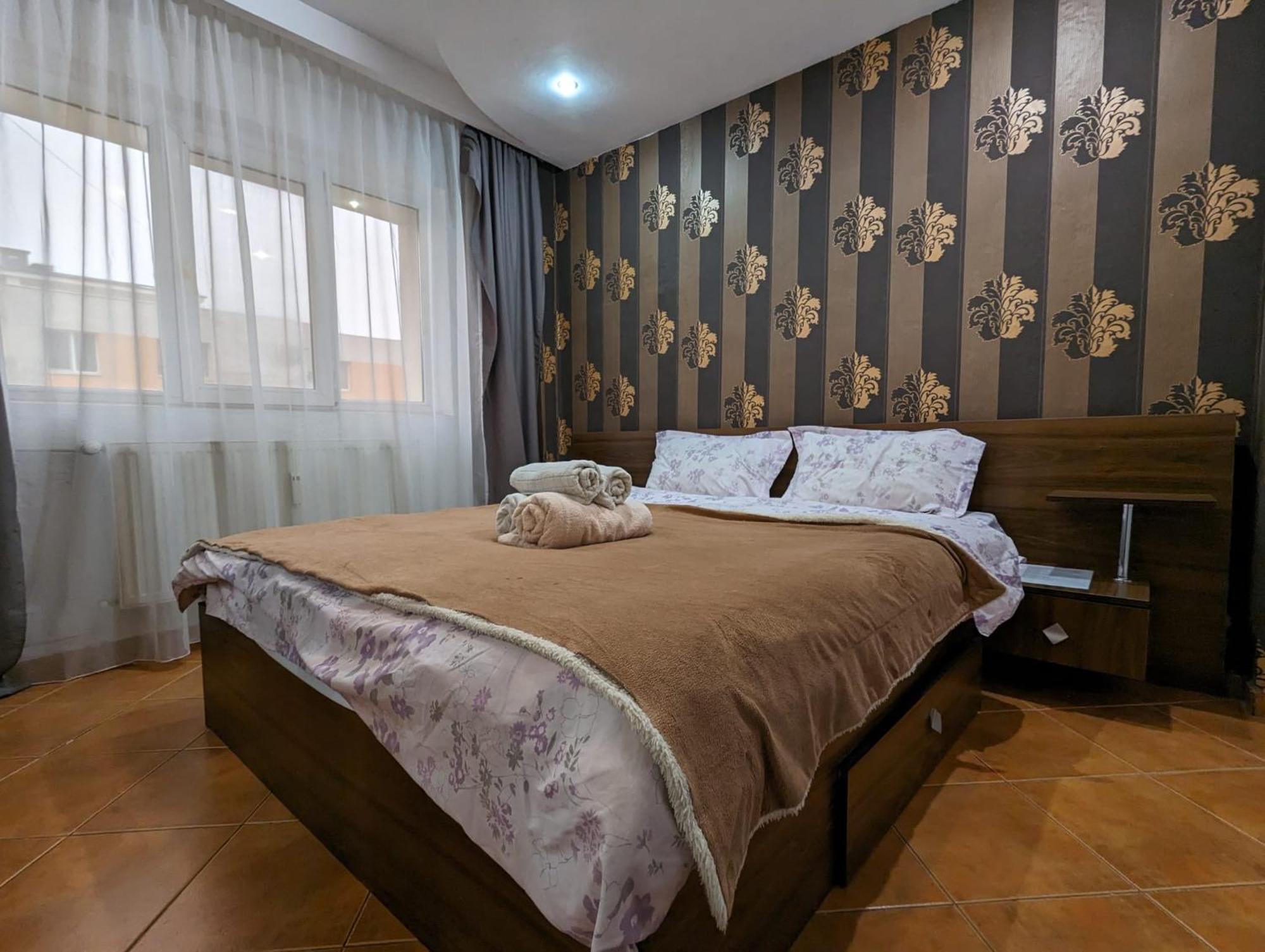 Modern Oasis With A Cozy Fireplace Your Stylish Apartment Minutes From Downtown Bucureşti Ngoại thất bức ảnh