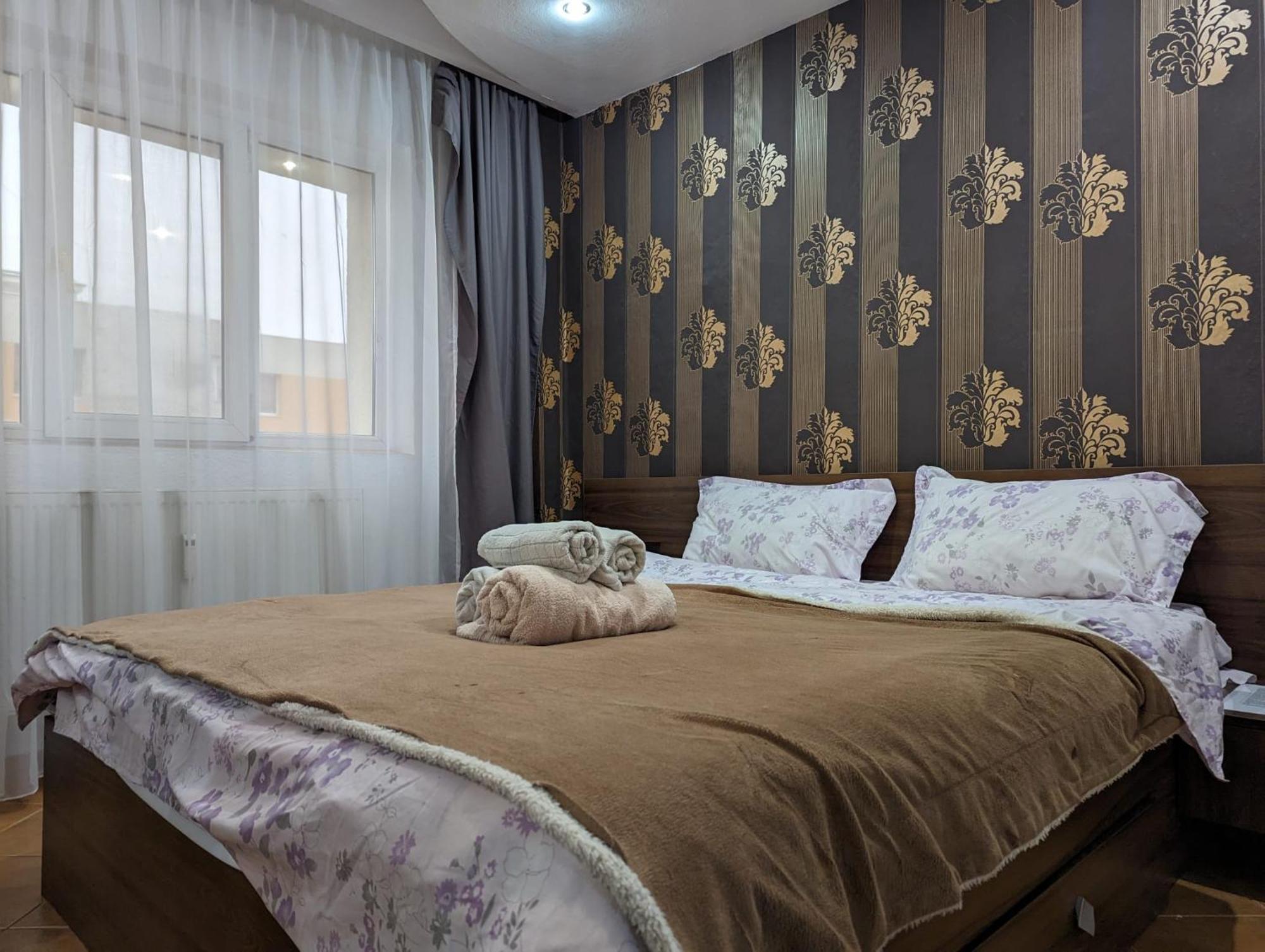 Modern Oasis With A Cozy Fireplace Your Stylish Apartment Minutes From Downtown Bucureşti Ngoại thất bức ảnh